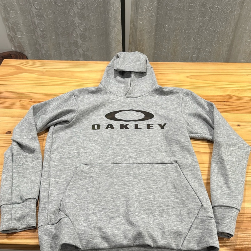 Oakley sweatshirt